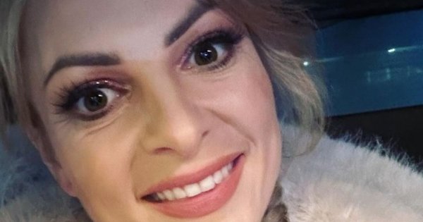 Posągowa Magda Narożna pozuje w odważnej kreacji. Ktoś pisze: "10 lat starsza. Jak z wosku, sztucznie"