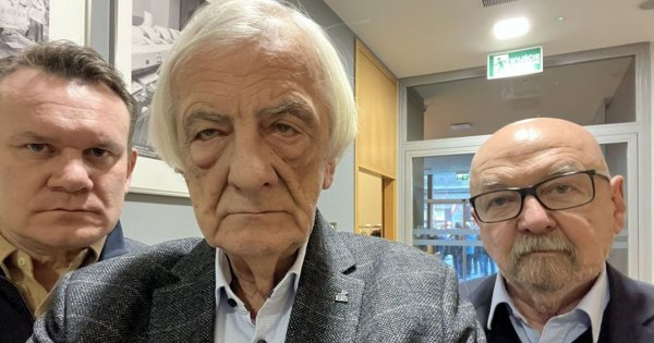 "Trzej królowie" święta spędzili w siedzibie PAP-u. Internet komentuje memami!