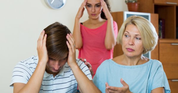 "Nie mogę uwierzyć, że moja mama urządziła takie przesłuchanie mojemu narzeczonemu. Ale wstyd"