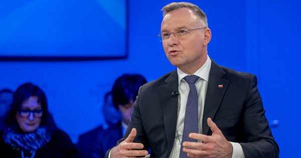 Andrzejek jąka się po angielsku w Davos. Aż uszy więdną! Jest wideo - są i memy! [Wideo]