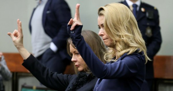 Żony niejadków przyszły do ich pracy! Ciepło ubrane. Są memy!