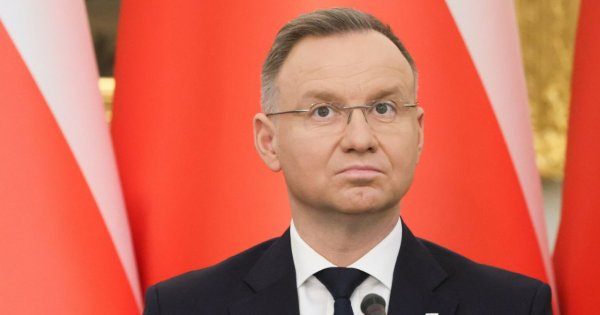 Decyzja Andrzeja może sporo kosztować jego kumpli. Sondaże jasno wskazują - Jarek i przyjaciele lecą na łeb na szyję