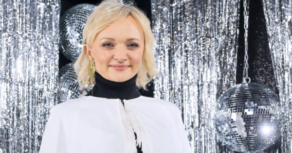 Edyta Golec podczas Sylwestra w Polsacie zasłoniła się niczym zakonnica. Dopiero później pokazała zgrabne nogi