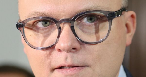 Była współpracownica Szymka opisuje go tak: "Wyniosły i humorzasty". Ktoś inny porównuje go do pudełka czekoladek