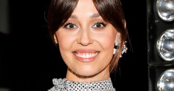 Izabella Krzan harcuje na ośnieżonym szlaku z partnerem. Dominik to niezły przystojniak