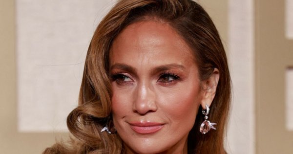Złote Globy 2024: Jennifer Lopez przyćmiła inne gwiazdy. 54-latka jeszcze nigdy nie była tak szeroka!