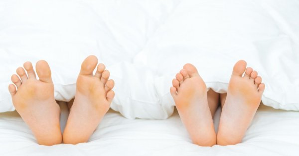 "Mamy z mężem oddzielne kołdry. Tylko dzięki temu z nim wytrzymuję"