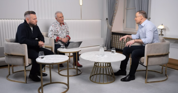 Twardy Andrzej tak naprawdę grał na fortepianie?! Zabawne wideo obiegło sieć!