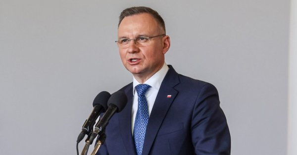 Andrzejek zaliczył wpadkę w Afryce. Pomylił straż pożarną z filmem "Akademia policyjna"! [wideo]
