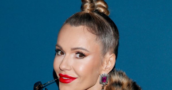 Doda wystroiła się jak mob wife/mama. Najgorętszy trend sezonu czy postarzenie na własne życzenie?