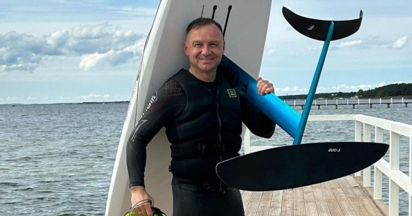 Andrzej wyciska ciężary na siłowni. Ktoś pisze: "Byłby pan świetnym komikiem" [zdjęcia]