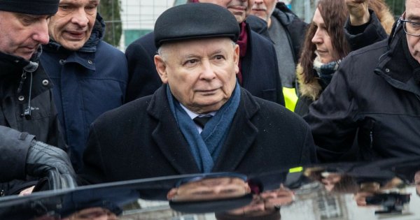 Jarosław Kaczyński się pomylił. Prezes PiS poparł ustawę o pigułce "dzień po"