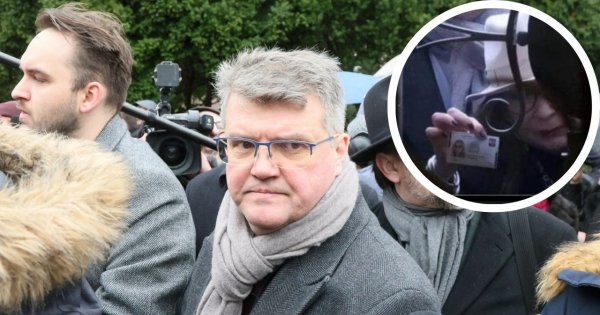 Maciek od wąsa próbował dostać się na Wiejską ze specjalnym plastikiem. Internauci wyśmiewają memami!