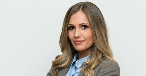 "Nie mam kontaktu z rodziną. Teraz zmarła babcia i chcą, żebym zrzekła się spadku"