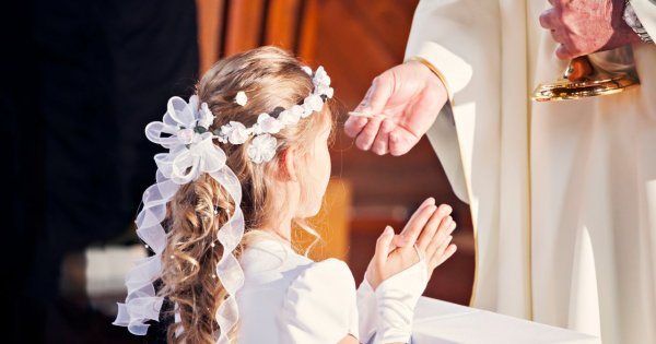 "Nie koperta, nie zegarek, ani łańcuszek. Mam dać taki prezent na komunię? To oburzające"