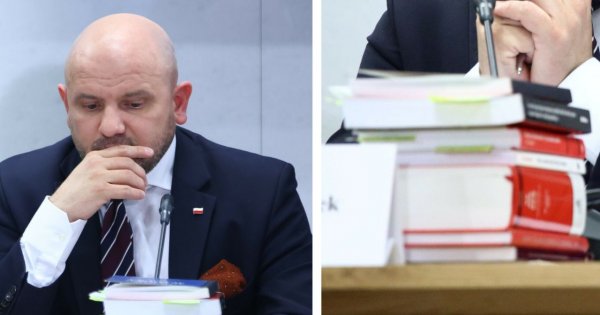Oczytany Mariusz szpanuje książkami na spotkaniu. Sieć zalały memy!