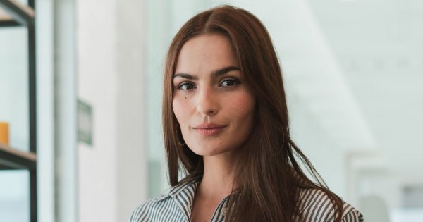 "Jestem nowoczesną singielką. Żeby życie miało smaczek, raz dziewczyna, raz chłopaczek"