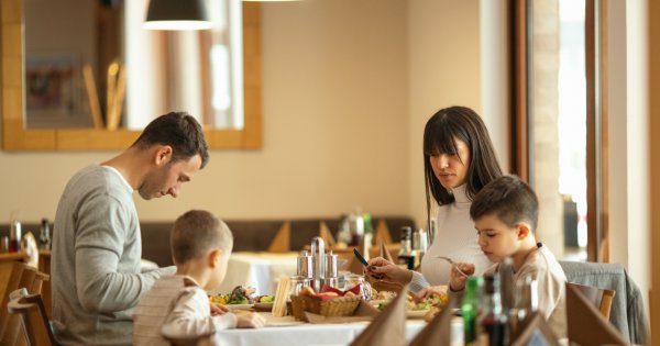 "Zaprosiłem rodzinę do wykwintnej restauracji. Nie przypuszczałem, że najem się... wstydu"