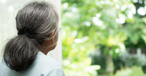"Usiadłam w aucie i płakałam, kiedy syn wywoził mnie do domu opieki. Na miejscu oniemiałam"