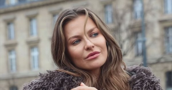 Anna Lewandowska w króciutkich spodenkach i odkrytym brzuchem lansuje się w Paryżu. Internauci nie mieli litości