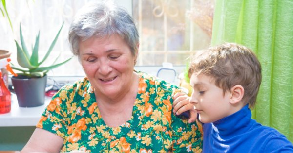 "Mój wnuk za wszystko żąda pieniędzy. Nawet za umycie naczyń wystawił mi rachunek"