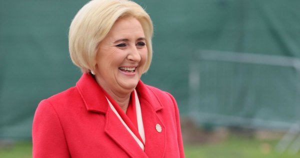 Agatka Duda wyeksponowała dekolt i wskoczyła w odważne spodnie. Poczuła powiew wiosny?