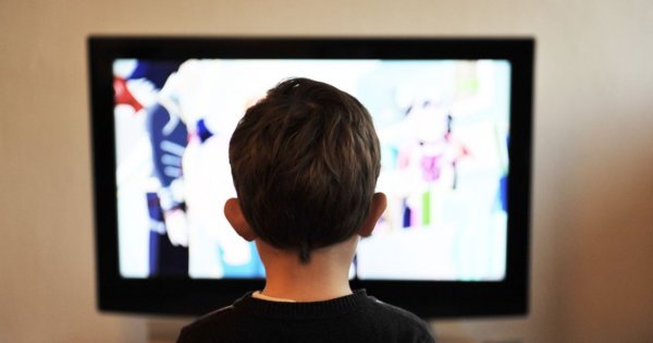 "Dwuletni syn ogląda bajki dwie godziny dziennie. To konieczność, bo muszę mieć chwilę dla siebie"