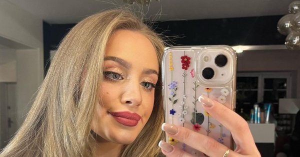 Wiktoria Gąsiewska pozuje w stroju kąpielowym. Internauci bezlitośni: "Przytyło się trochę"