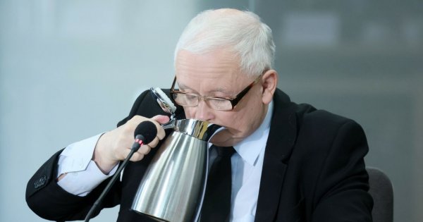 Jarosław Kaczyński przed komisją ds. Pegasusa - memy. Wąchanie czajnika, naleśniki i członkowie