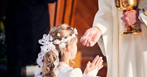 "To komunia czy pokaz mody? Córka siostry chce sukni weselnej! Nie jest za młoda?"