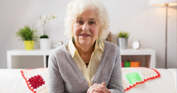 Babcia przy każdej wizycie wciska wnuczce jedzenie i pieniądze; czytelniczka pyta, czy powinna je przyjmować