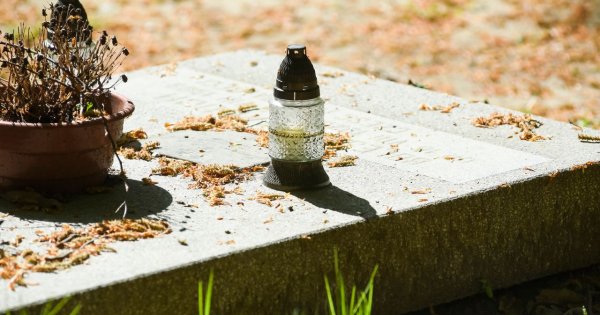 "Minęło 10 lat od śmierci, a nadal nie ma płyty nagrobnej. Skandal!"