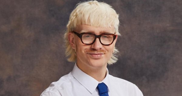 Joost Klein zaśpiewa o Polsce na Eurowizji. Jego stylówki z lat 90. podbijają sieć