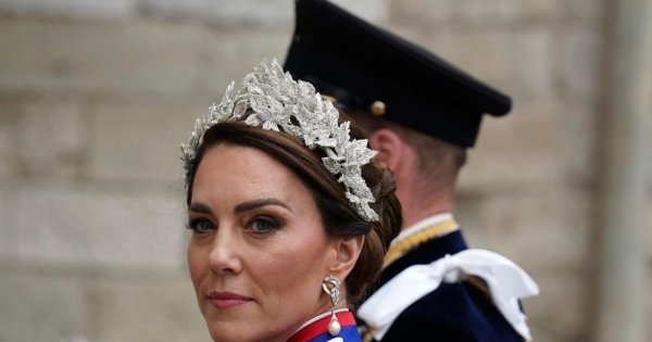 Księżna Kate zmaga się z nowotworem, a rodzina królewska dodała takie jej zdjęcie z mężem. Wpadka?