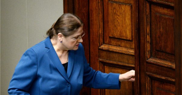Ranking najlepszych memów o swobodnej Krystynie Pawłowicz. Z serii „Śmiać się, czy płakać?”