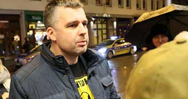 TV Republika broni się rękami i nogami przed upadkiem. Teraz otworzyli... Sklep