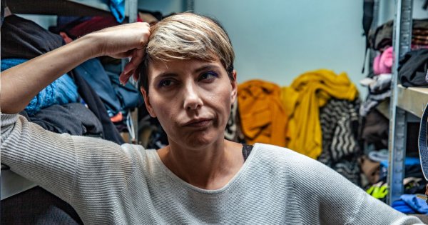 "Teściowa robi bałagan w moim mieszkaniu. Oczekuje, że będę po niej sprzątać"