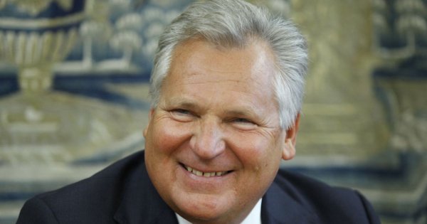 Kwaśniewski z różą w zębach i wykształcenie "a la prezydent". Tego o nim nie wiedzieliście