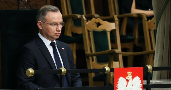 Andrzej Duda przysypiał podczas przemówienia Władysława Tygryska Kosiniaka-Kamysza. Wideo hitem sieci