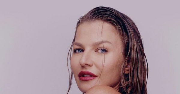 Anna Lewandowska zaskoczyła na gali "People in red". Czarna sukienka to sztos, ale my patrzymy na jej ramię