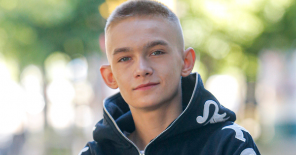Bartek Wasilewski sam pisze teksty. 2 lata przed "Mam Talent" supportował Pezeta jako najmłodszy raper w Polsce