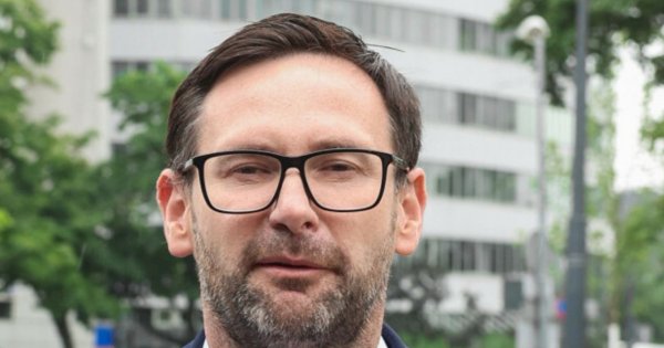 Bogaty Daniel ma 39 nieruchomości, a i tak mieszkał w wynajmowanym. Za wszystko płaciła firma [memy]