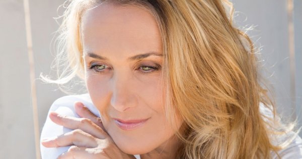 "Mój mąż odszedł kilka lat temu. Jego matka wciąż czuwa nad tym, co robię i z kim"