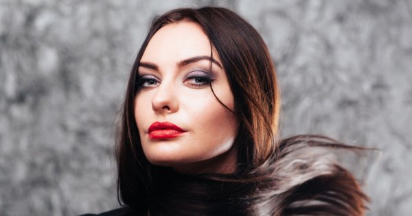 "Biorę ślub kościelny, mimo że jestem niewierząca. Dzięki temu dostanę większe koperty"