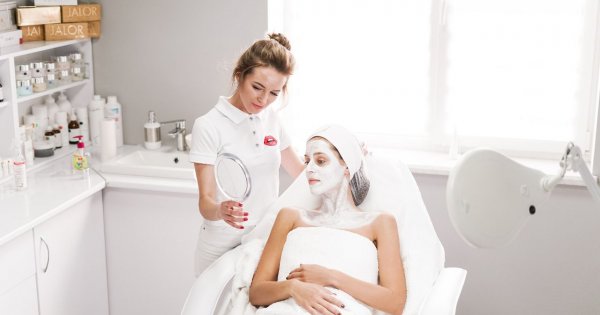 "Pracowałam w luksusowym hotelu ze SPA. Co się napatrzyłam, to moje"