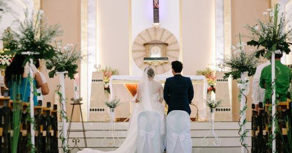 "W dniu ślubu nieproszony gość nie odstępował mnie na krok. Widać go na każdym zdjęciu"