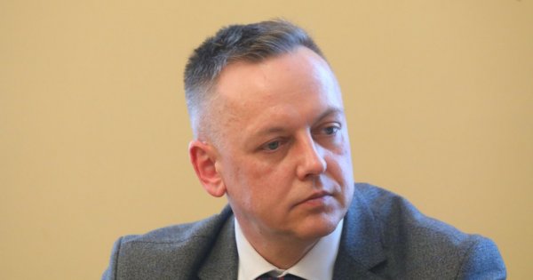 Nielojalny Tomasz uciekł do sąsiada i poprosił o schronienie. Jest nagranie i memy