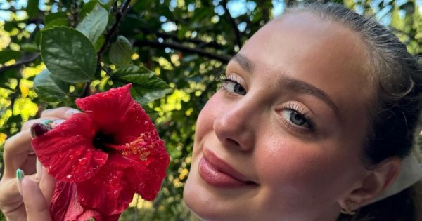 Wiktoria Gąsiewska zrzuciła fatałaszki i wypięła się do kamery. Nabrała "trochę ciałka"