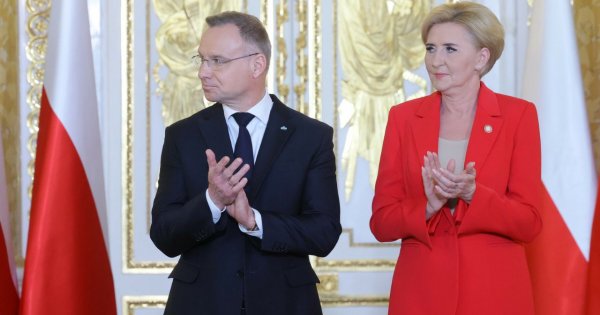 Agata Duda spotkała się z dziećmi. Stylizacja zupełnie niedopasowana do okazji