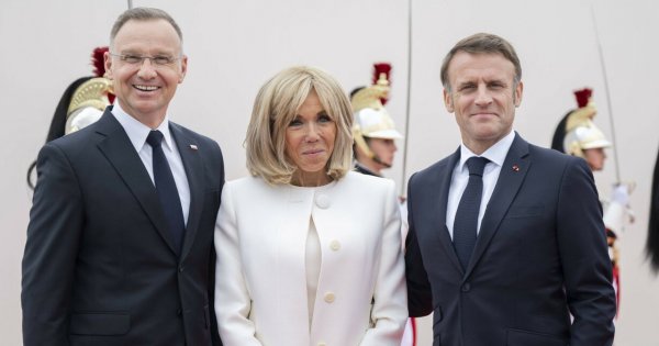 Andrzejek spotkał się z włodarzem Francji. Uśmiech Andrzeja wywołał memy